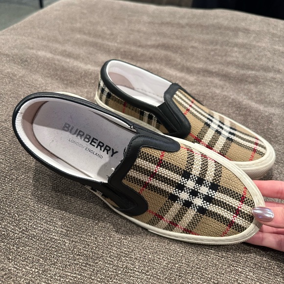 Burberry Sneakers - Picture 4 of 7